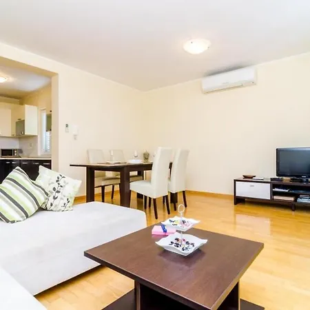 Nikos Sea View - Two Bedroom With Balcony And Sea View *